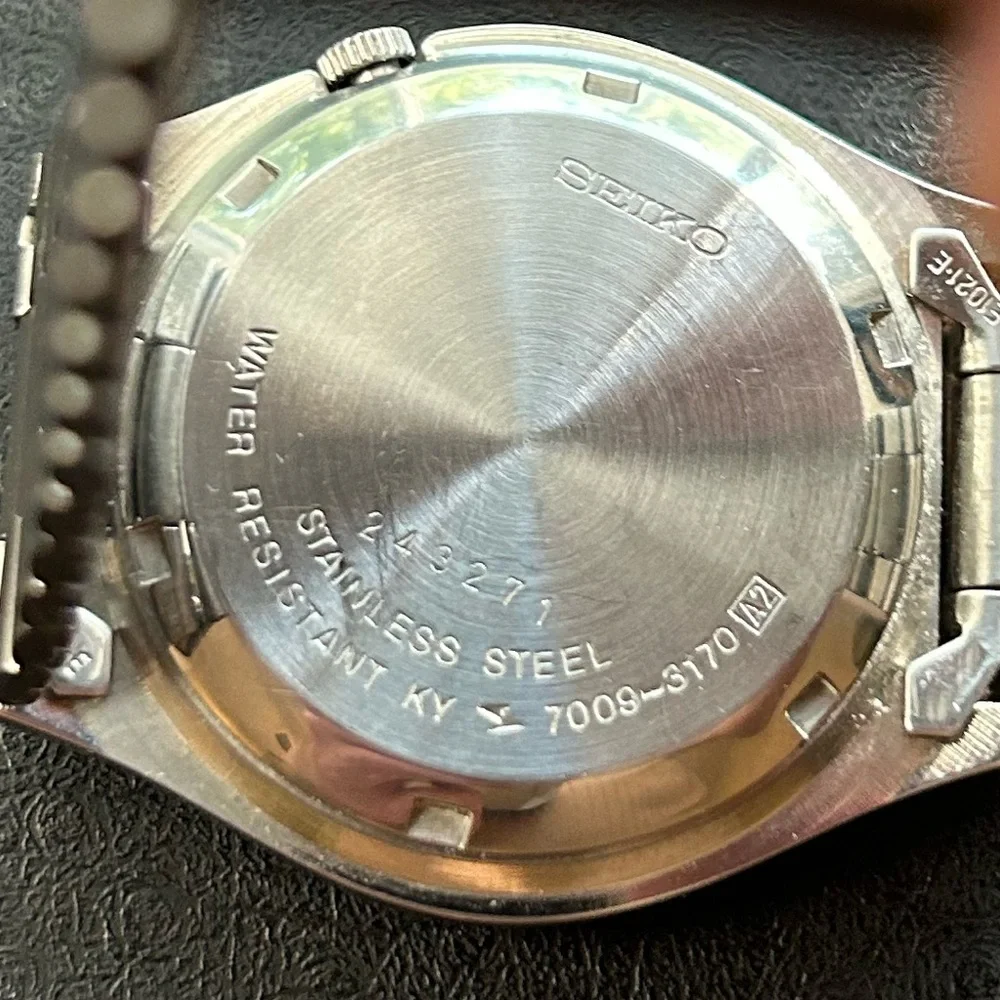 Vintage Seiko 5 Automatic Day-Date Men’s Watch - Picture 6 of 6